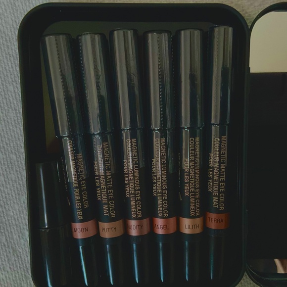 Nudestix Eyecolor Nude(Art)it’s Box - Picture 1 of 5